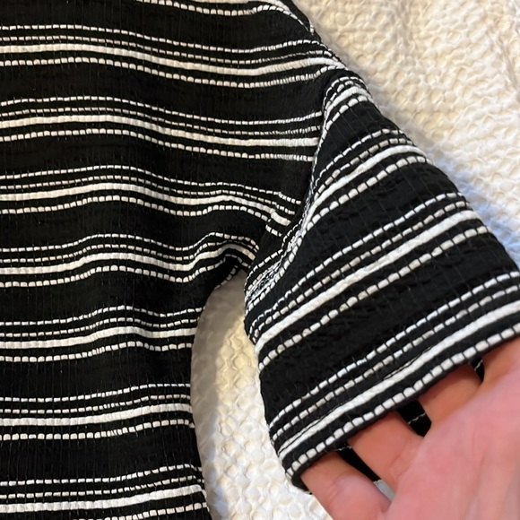 NWT Max Studio Black White Striped Textured Knit Shirt, Size XS - Picture 4 of 7
